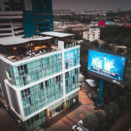 Zazz Urban Bangkok Hotel Exterior photo